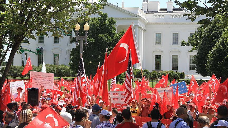 Beyaz Saray önünde miting!